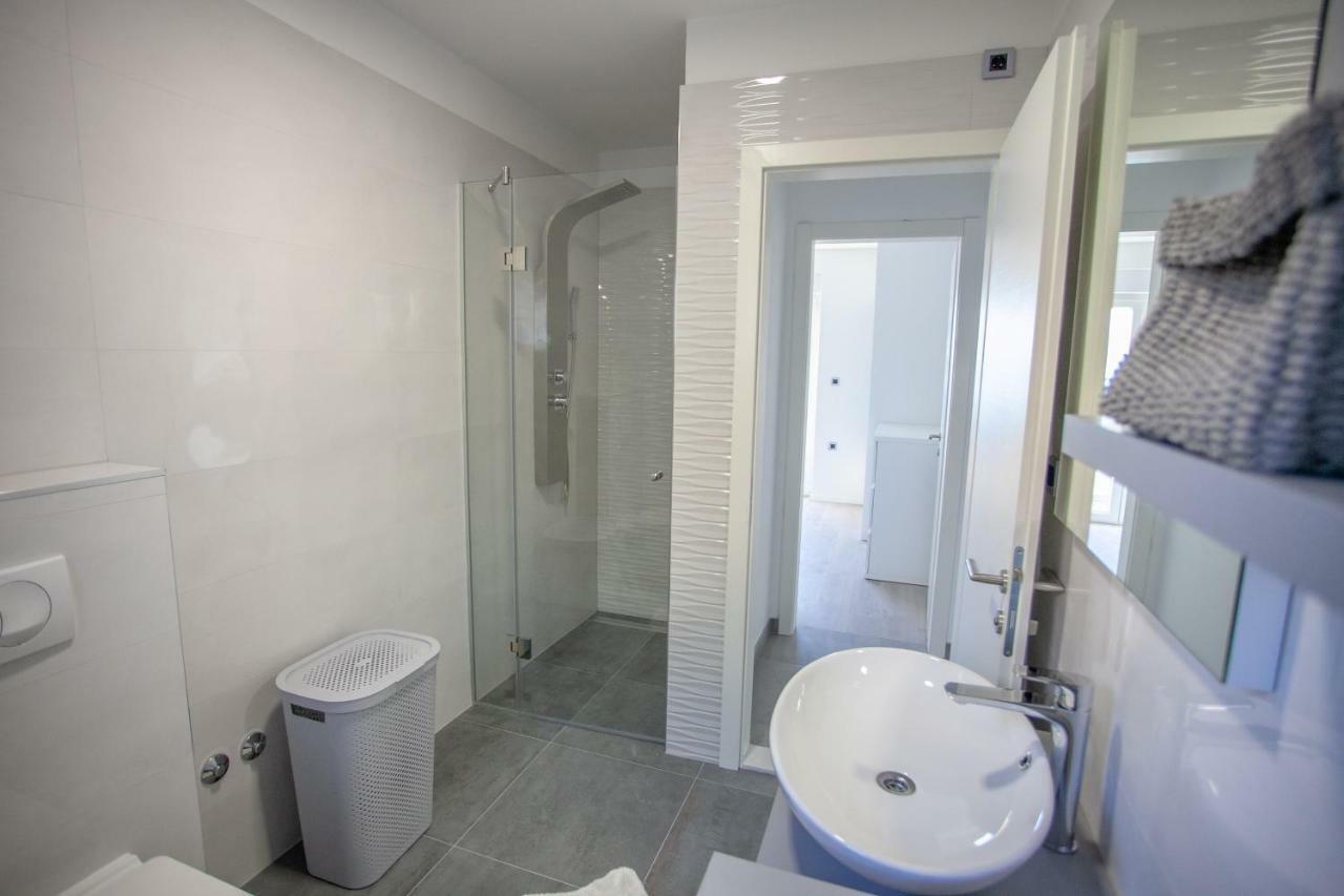 Luxury Apartments Beach Jesenice  Dış mekan fotoğraf